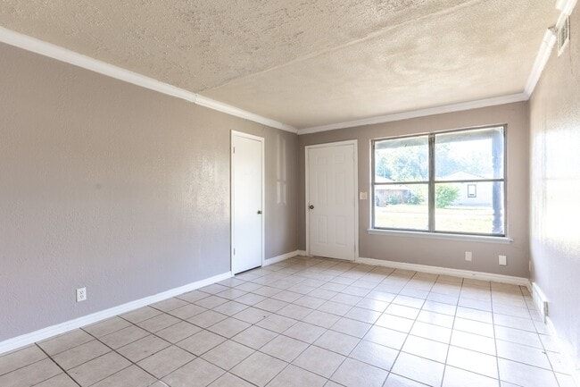 Foto del edificio - Charming 4-Bedroom Home with Fresh Updates...