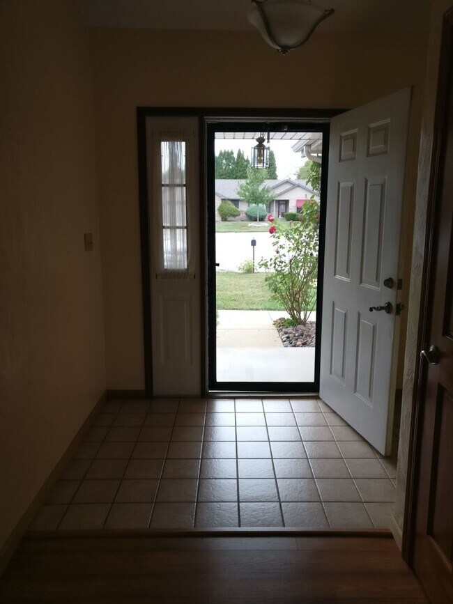 Foto del edificio - Charming 3BR House in Belleville