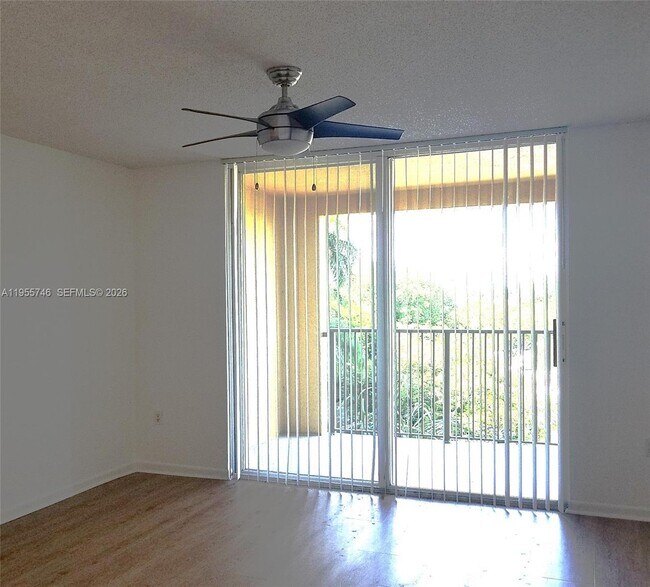 Foto del edificio - 19999 E Country Club Dr