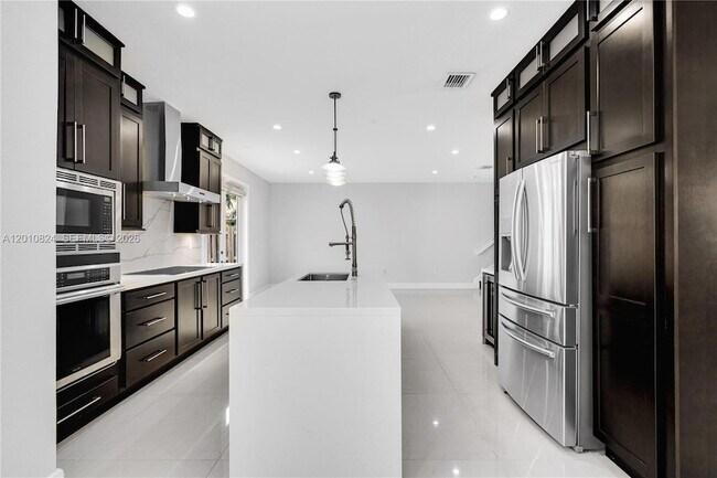 Foto del edificio - 8741 NW 111th Ct