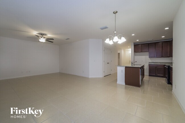 Building Photo - 845 Avenal Ln
