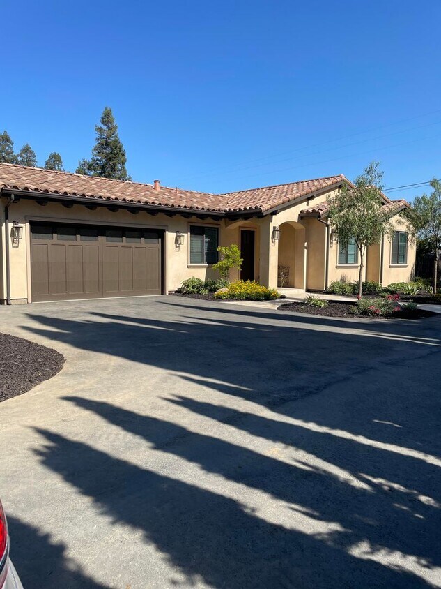 Foto principal - North Morgan Hill New Construction