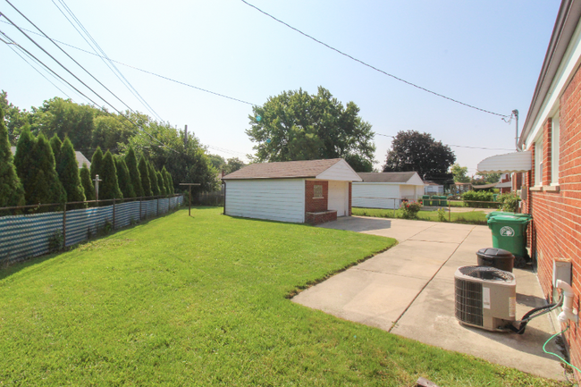 Building Photo - 6660 Cardwell St
