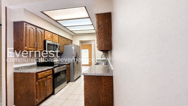 Building Photo - 3-Bed/2-Bath Home/Available Now!