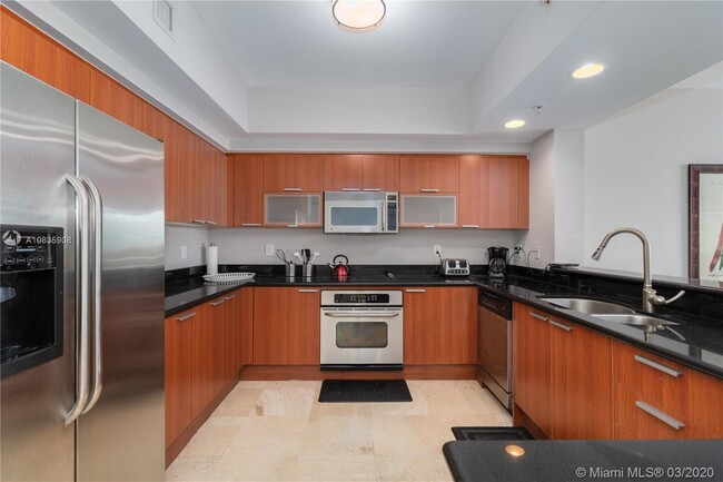 Foto del edificio - ONE FIFTY ONE AT BISCAYNE CONDO