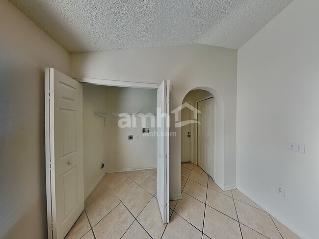 Foto del edificio - 784 Lake Doe Blvd