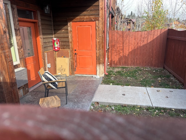 Foto del edificio - 6186 Lay About Ln