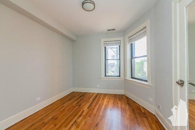 Foto del edificio - 2235 W Wilson Ave