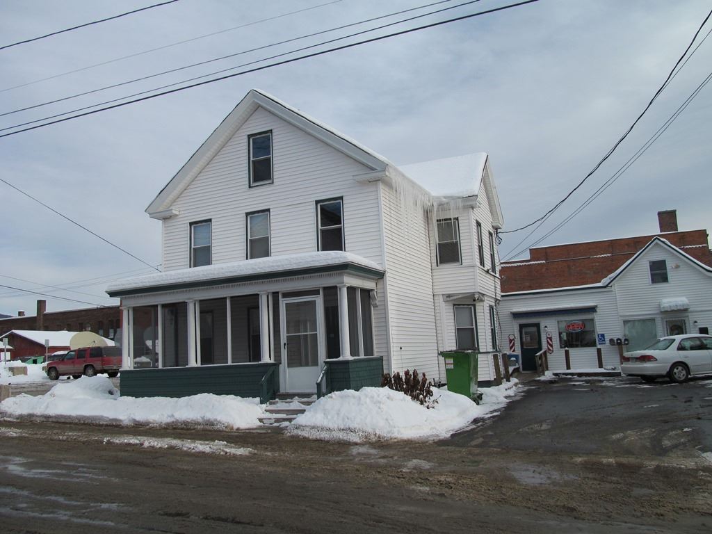 38 Franklin St Unit 3, Claremont, NH 03743 Room for Rent in Claremont