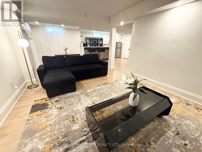 Building Photo - 7 Charing Crescent