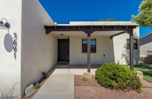 Building Photo - Beautiful Remodeled Home—-Will go fast!!!