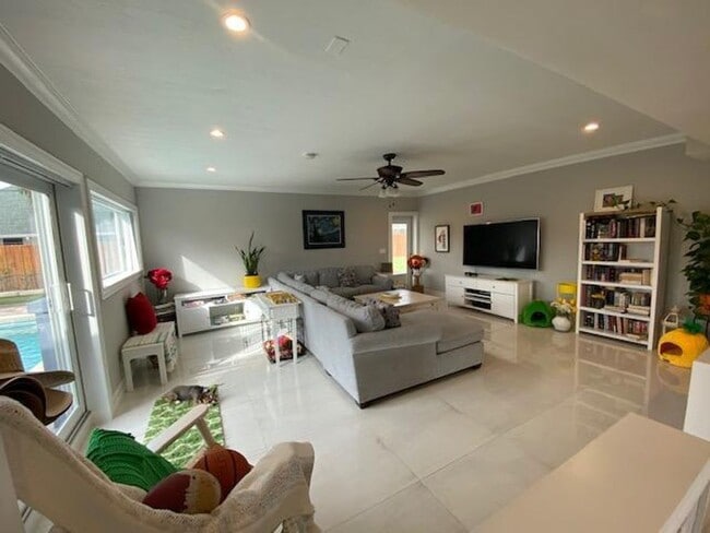 Building Photo - 6601 Lake Clarke Dr