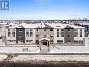 Building Photo - 979 N Russell Rd