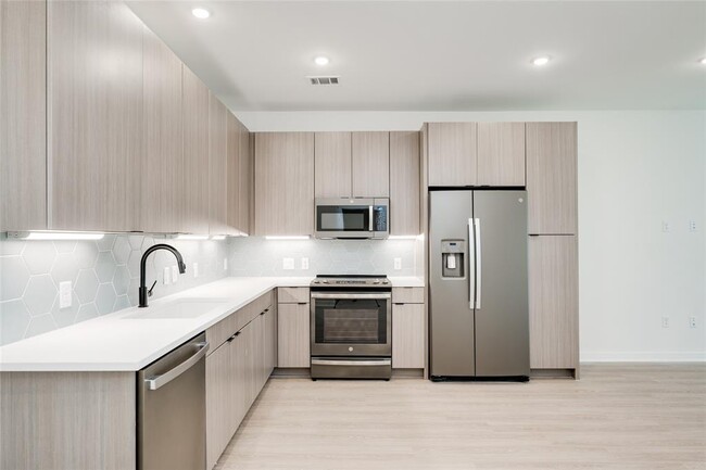 Building Photo - 4802 S Congress Ave