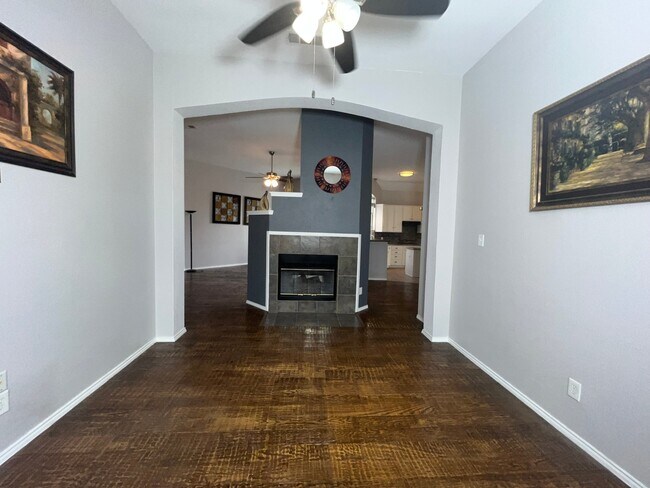 Building Photo - 304 Sparrow Hawk Dr