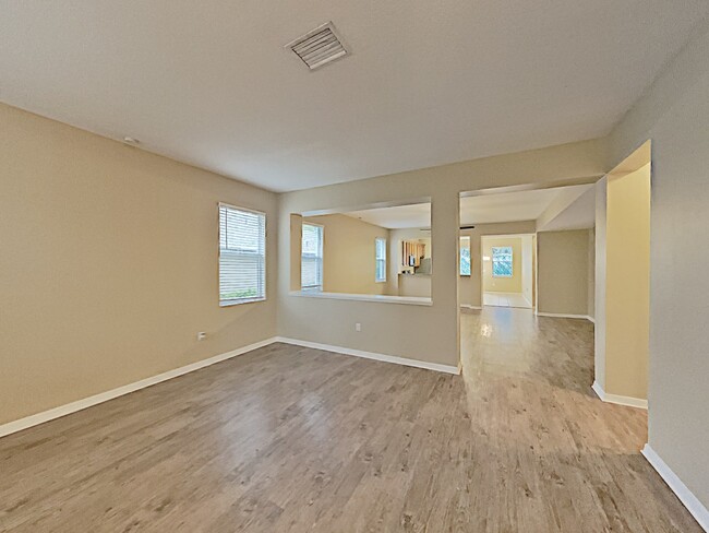 Building Photo - 1043 Clearpointe Way