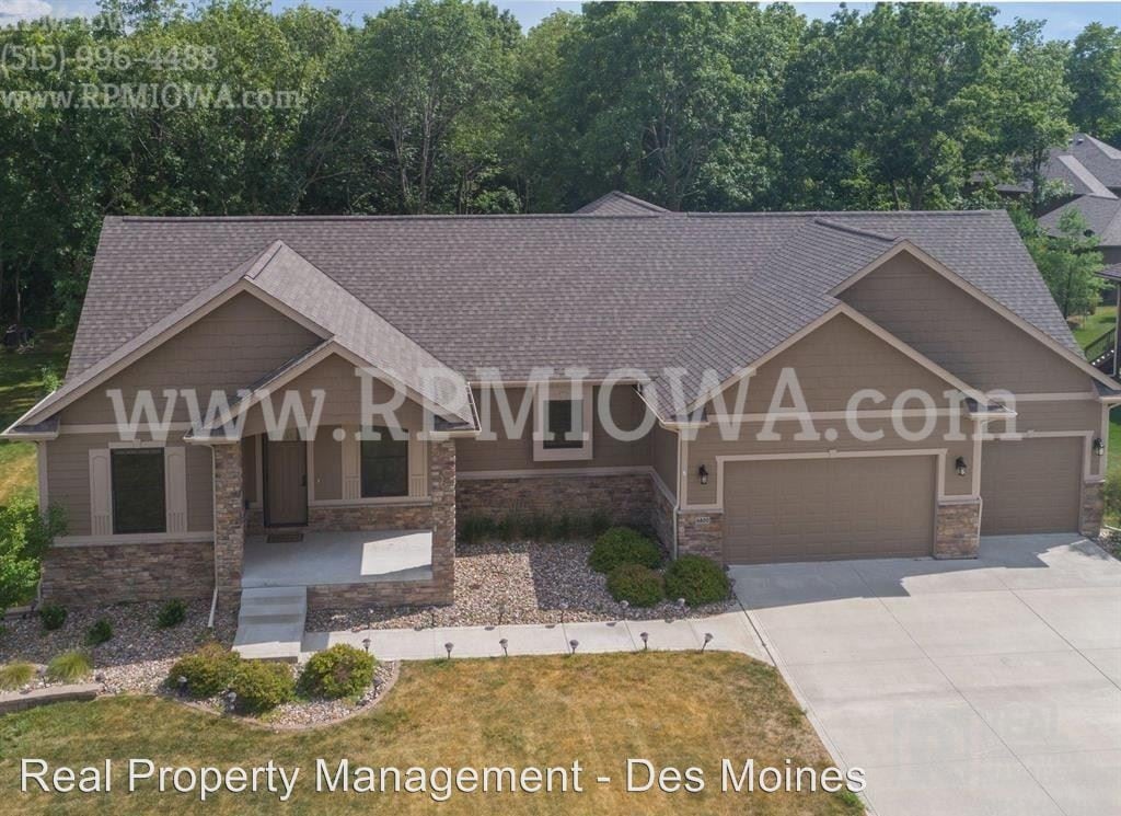 6 br, 3.5 bath House 6800 NW 84th Avenue House for Rent in Johnston