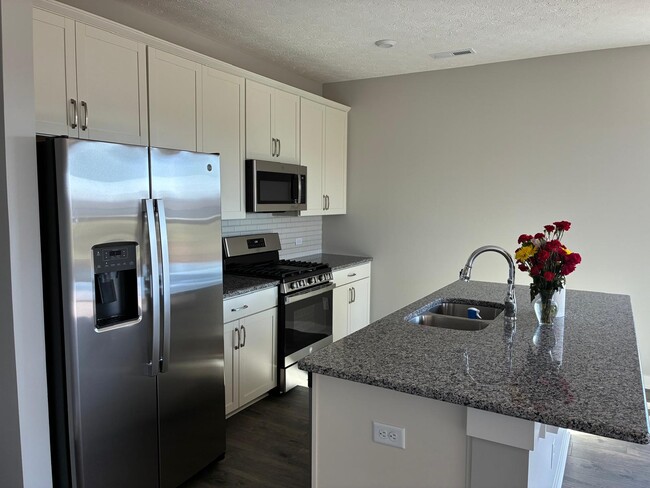 Building Photo - 813 Anise Ln