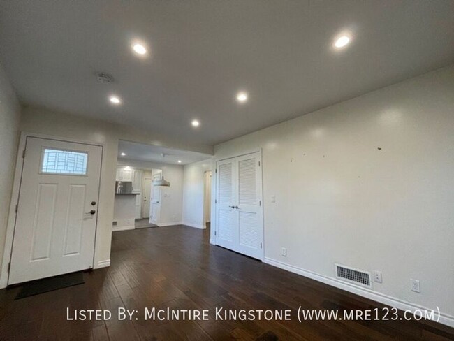 Building Photo - STUNNING 3 BEDROOM 2 BATHROOM! CALL NOW TO...