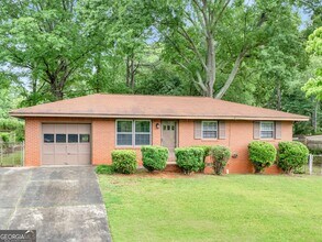 Building Photo - 836 Oakdale Dr