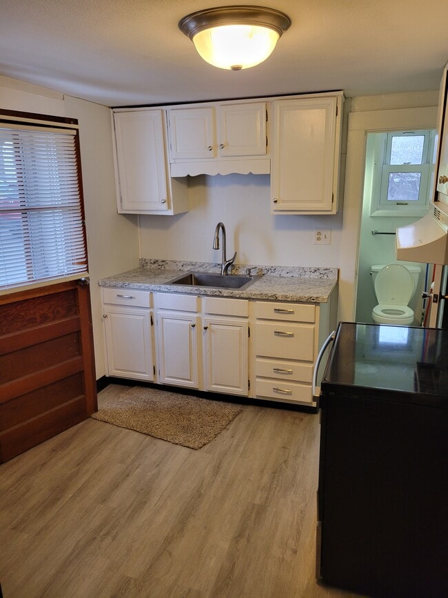 Photo - 148 Maple St Apartments