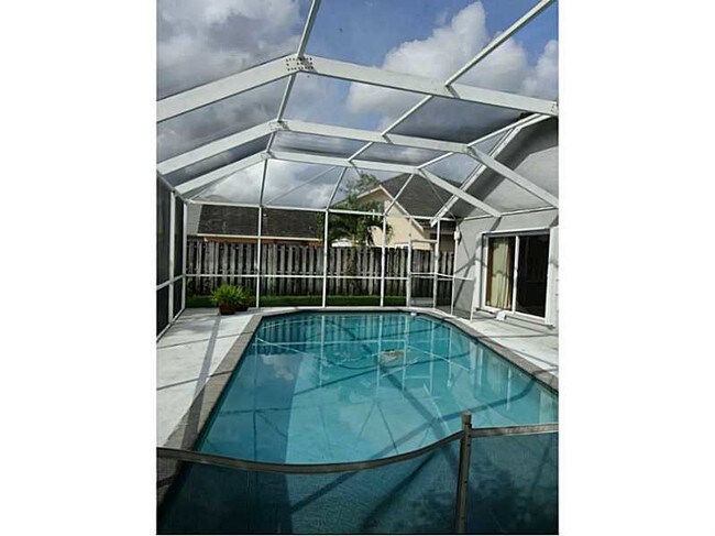 Foto del edificio - 10220 SW 13th St