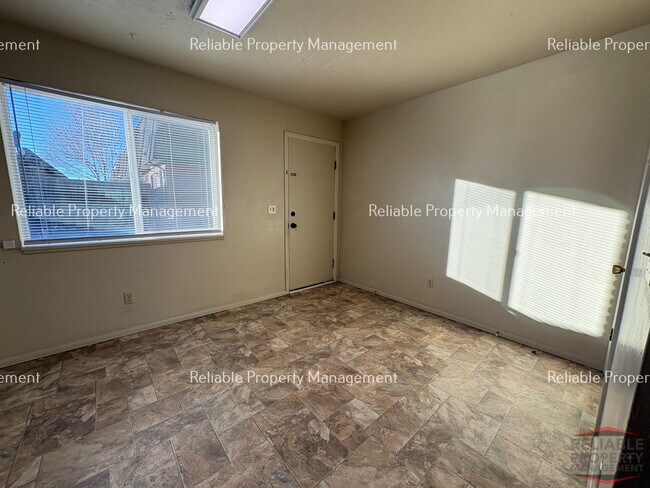 Building Photo - 394 S Saturn Ave