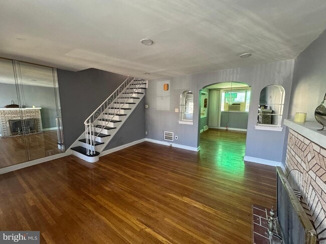 Foto del edificio - 6738 Grovers Ave