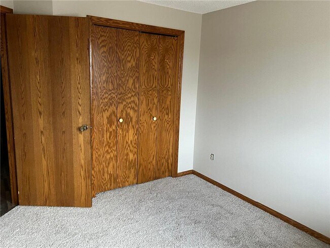 Foto del edificio - 1635 Stieger Lake Ln