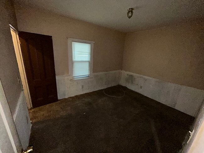 Building Photo - 119 Woodbury St