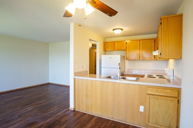 Foto del edificio - Great Piedmont 3 Bdr Townhouse w/Fireplace, DW + Garage!