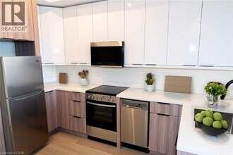 Building Photo - 169 James St S