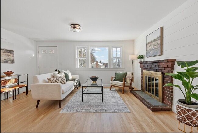 Foto del edificio - 13 Centerville Dr