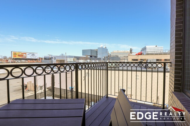 Building Photo - 9 Glencoe St