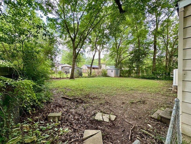 Foto del edificio - Charming Cottage situated on a nice lot in...