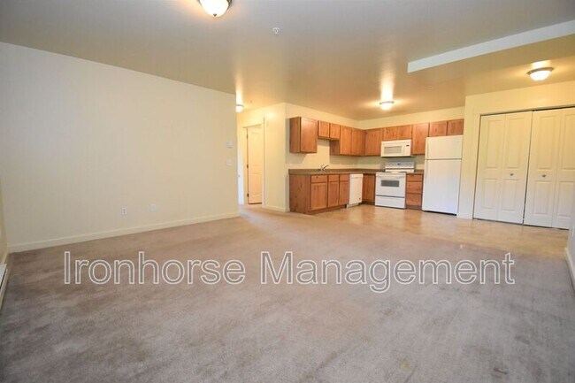 Building Photo - 807 W Villard St