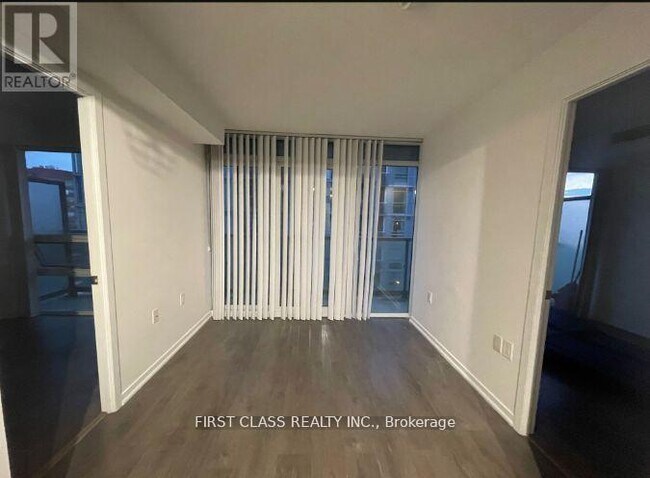 Building Photo - 36-LPH136 Lisgar St