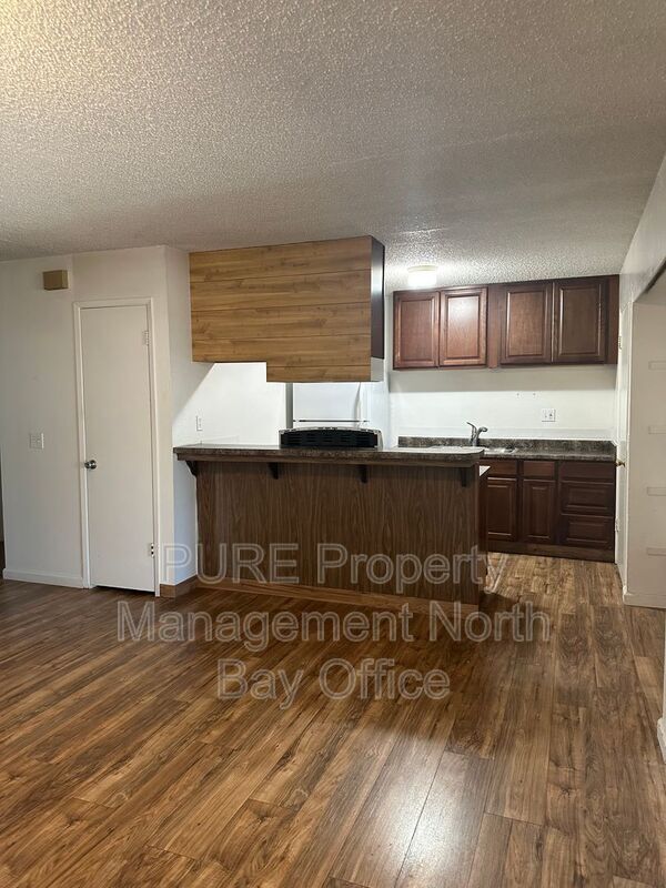Building Photo - 755 El Rio Ct