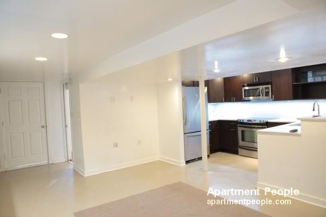 Building Photo - 2280 N Clybourn Ave