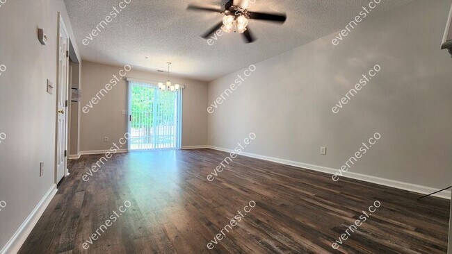 Foto del edificio - 204 Cottonwood Creek Cir
