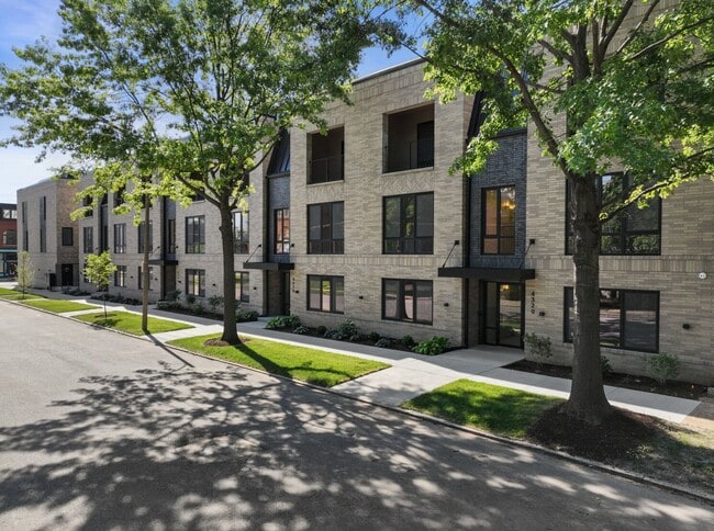 Building Photo - 4320 Vista Ave