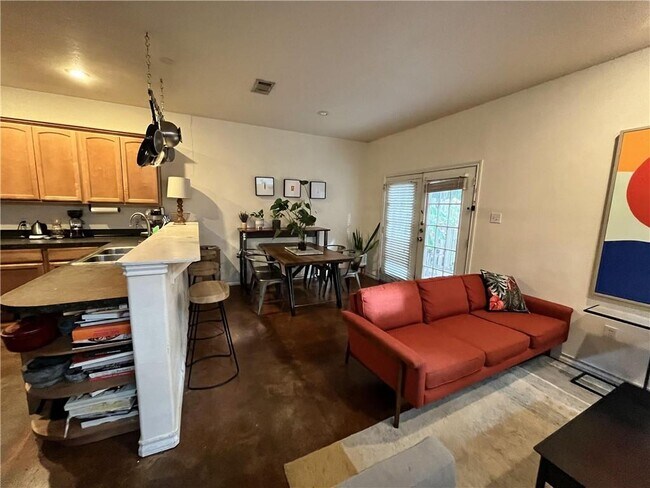 Building Photo - 407 Swanee Dr