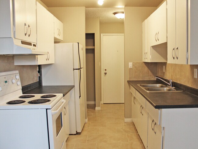 Building Photo - Capital Manor Apartments