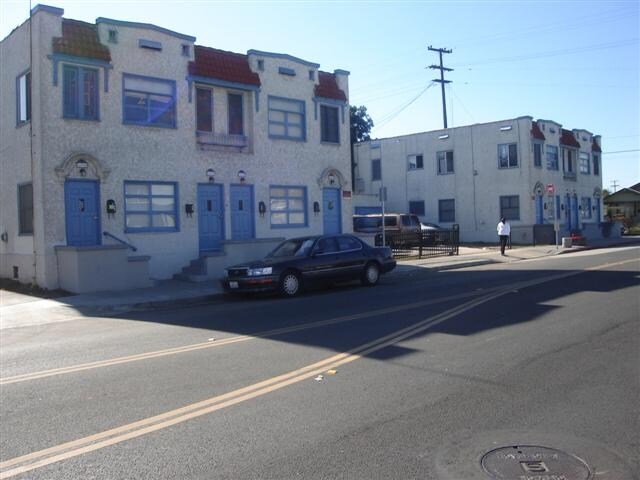 Foto del edificio - 1600 E 10th St