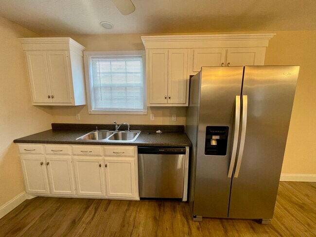 Foto del edificio - 224 Homewood Blvd