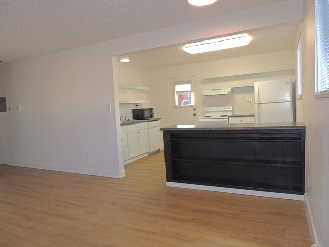 Building Photo - 208 Park Dr
