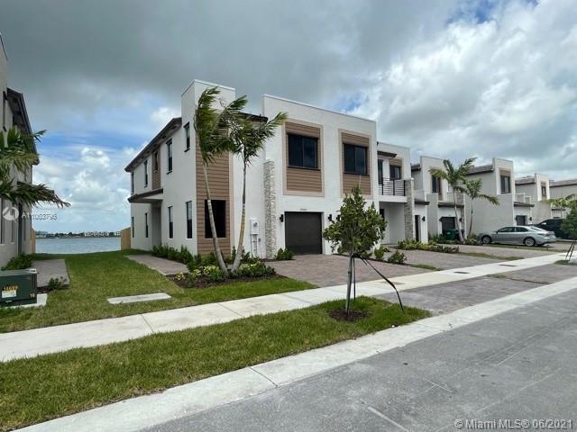 Building Photo - 20560 NE 5th Pl