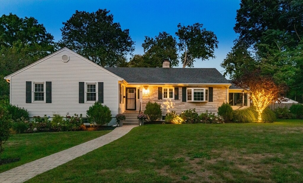 Primary Photo - 19 Longbow Rd