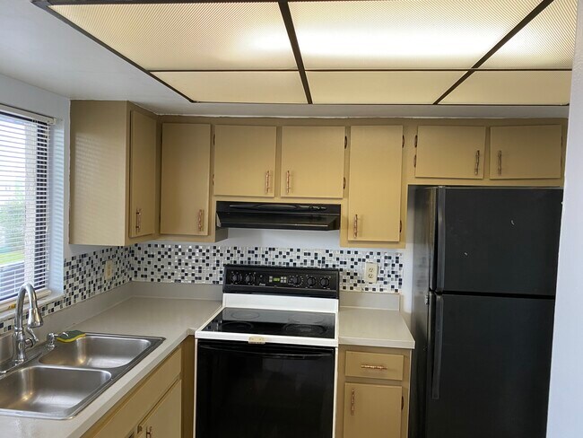 Building Photo - 1554 University Lane