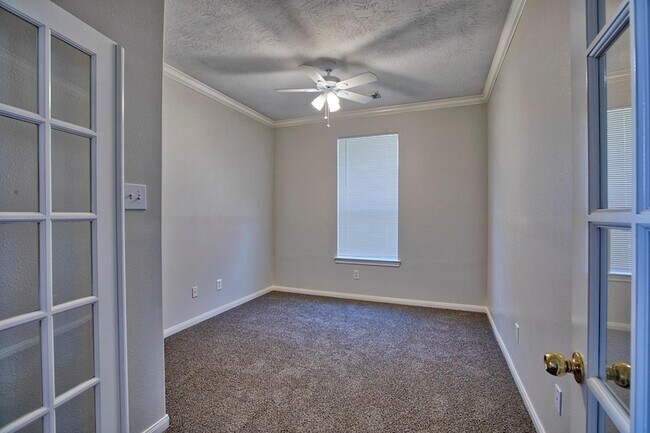 Foto del edificio - 6715 Village Bridge Dr